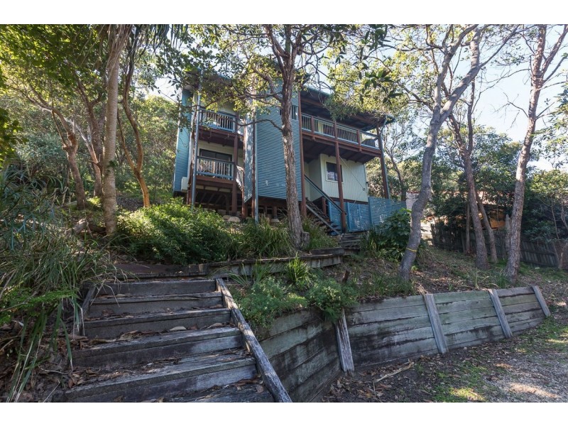 36 Samarinda Way, Point Lookout QLD 4183