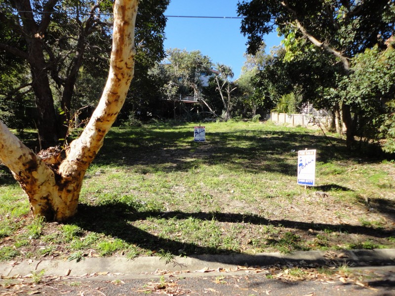 13 Billa Street, Point Lookout QLD 4183