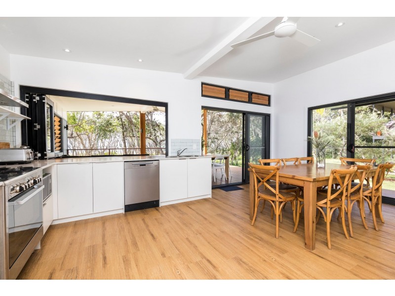 108 Dickson Way, Point Lookout QLD 4183