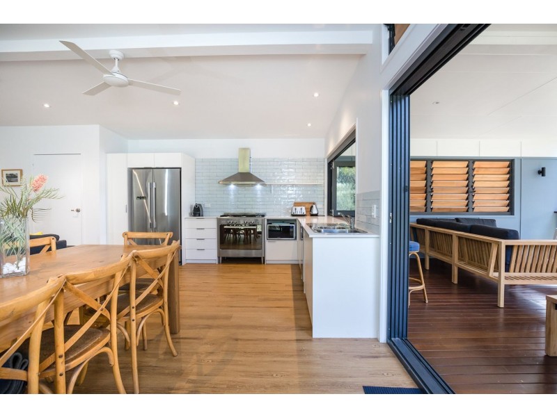 108 Dickson Way, Point Lookout QLD 4183