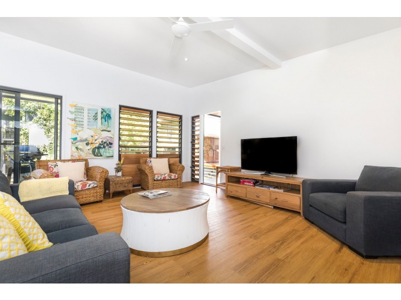 108 Dickson Way, Point Lookout QLD 4183