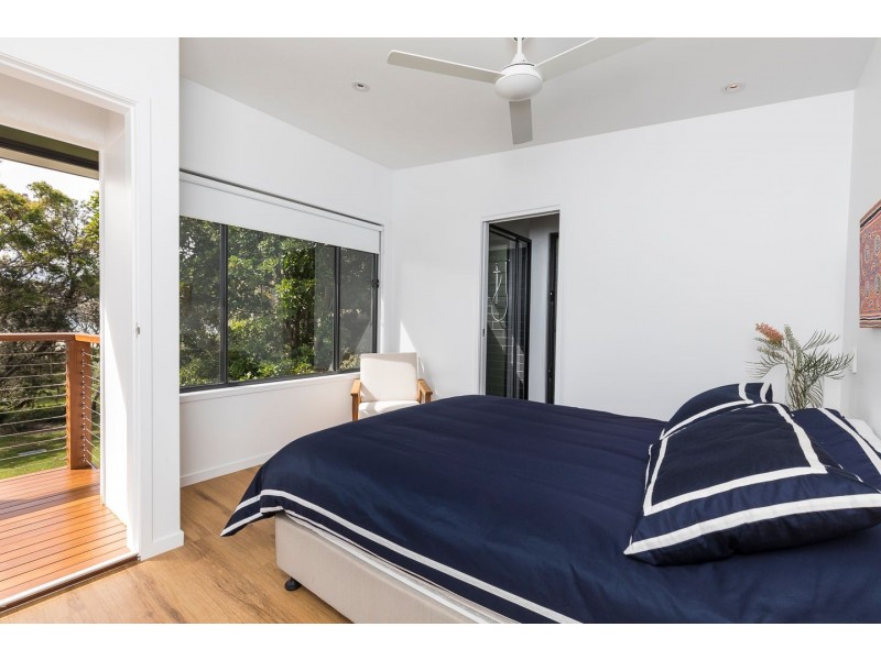 108 Dickson Way, Point Lookout QLD 4183