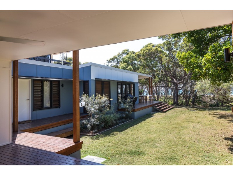 108 Dickson Way, Point Lookout QLD 4183