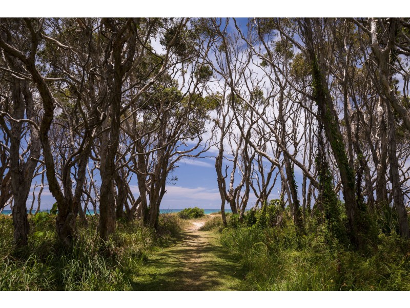 108 Dickson Way, Point Lookout QLD 4183