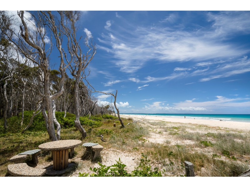 108 Dickson Way, Point Lookout QLD 4183