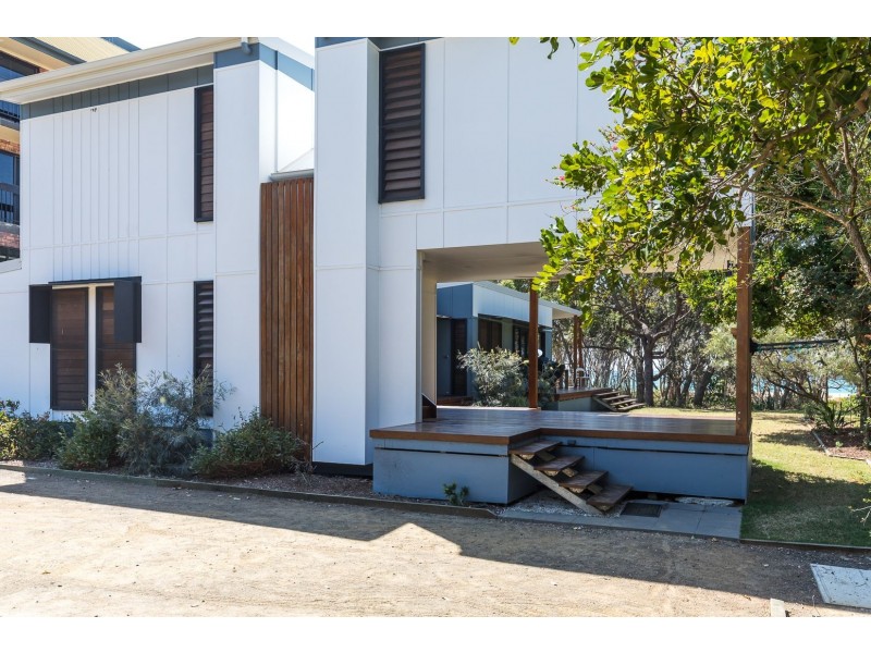 108 Dickson Way, Point Lookout QLD 4183