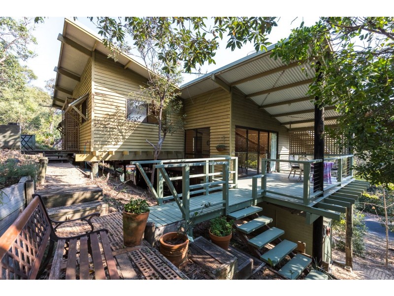 30 Samarinda Way, Point Lookout QLD 4183