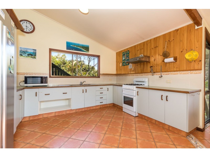30 Samarinda Way, Point Lookout QLD 4183
