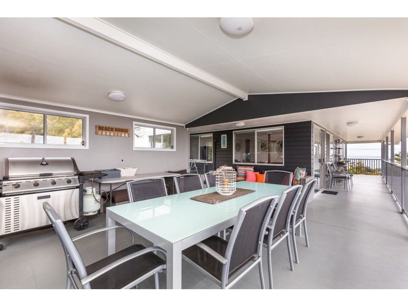 120 Rainbow Crescent, Dunwich QLD 4183