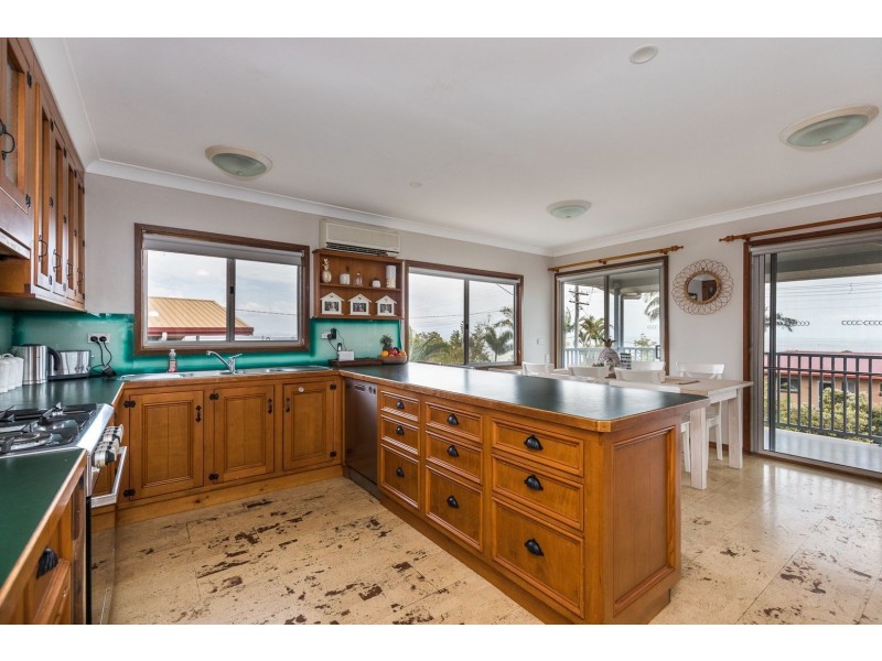 120 Rainbow Crescent, Dunwich QLD 4183