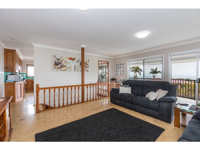 120 Rainbow Crescent, Dunwich QLD 4183