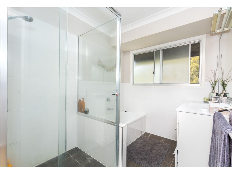 120 Rainbow Crescent, Dunwich QLD 4183