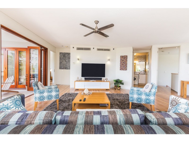 1-2/4 Meegera Place, Point Lookout QLD 4183