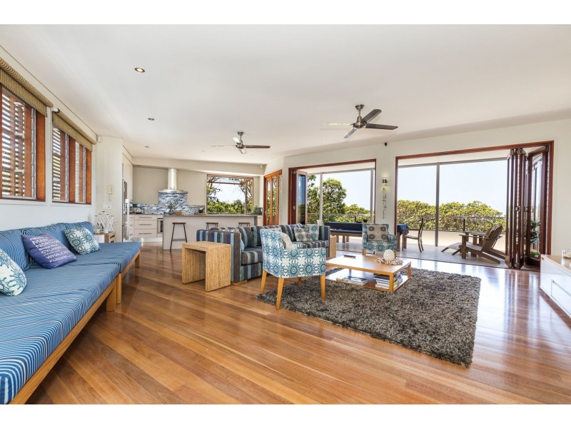 1-2/4 Meegera Place, Point Lookout QLD 4183