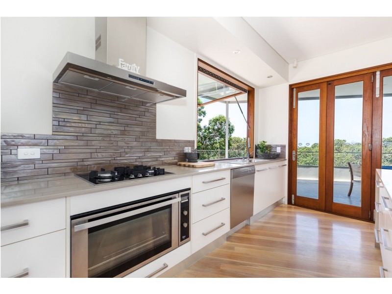 1-2/4 Meegera Place, Point Lookout QLD 4183