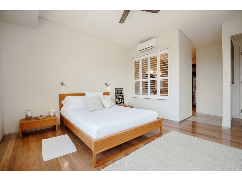 1-2/4 Meegera Place, Point Lookout QLD 4183