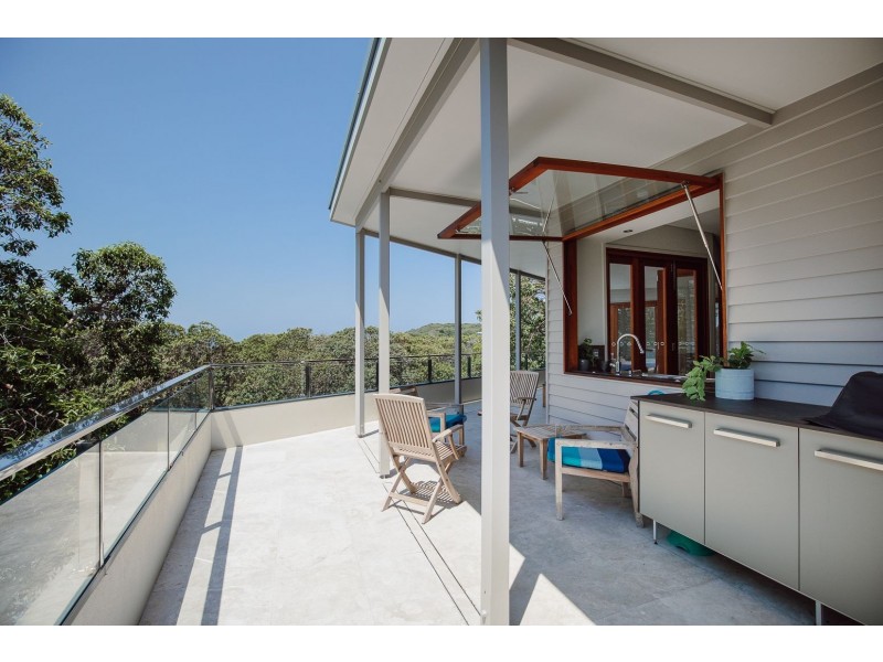 1-2/4 Meegera Place, Point Lookout QLD 4183