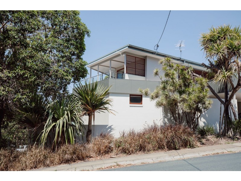 1-2/4 Meegera Place, Point Lookout QLD 4183