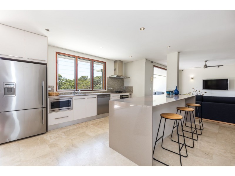 1-2/4 Meegera Place, Point Lookout QLD 4183