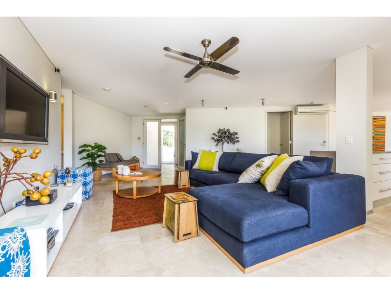 1-2/4 Meegera Place, Point Lookout QLD 4183