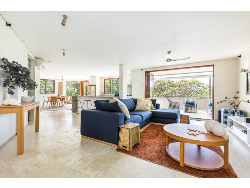 1-2/4 Meegera Place, Point Lookout QLD 4183
