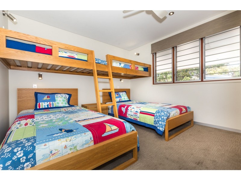 1-2/4 Meegera Place, Point Lookout QLD 4183