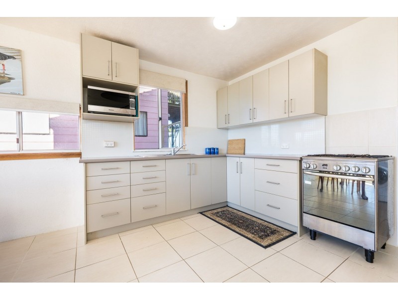 1/11 Midjimberry Road, Point Lookout QLD 4183