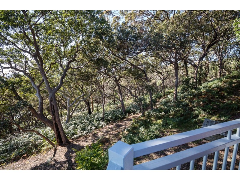 35 Tramican Street, Point Lookout QLD 4183