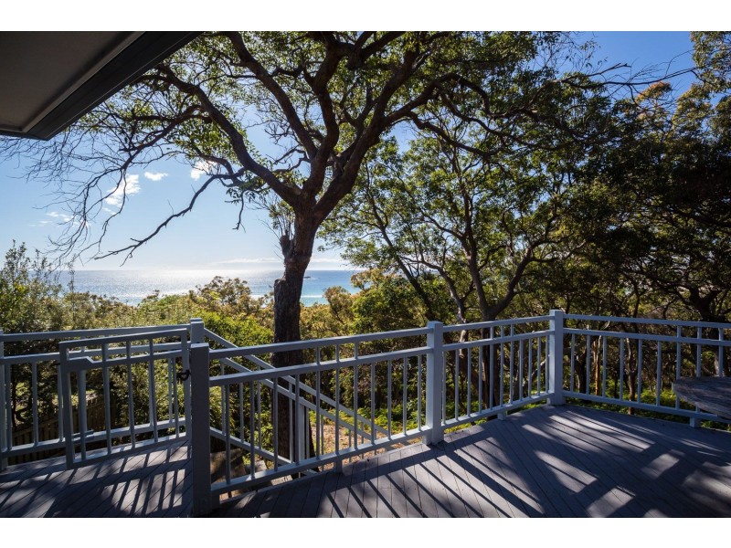 35 Tramican Street, Point Lookout QLD 4183