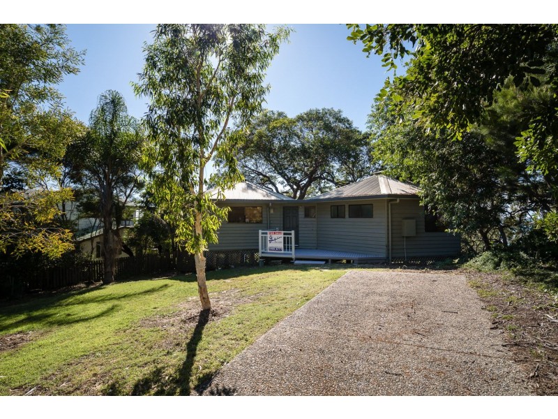 35 Tramican Street, Point Lookout QLD 4183