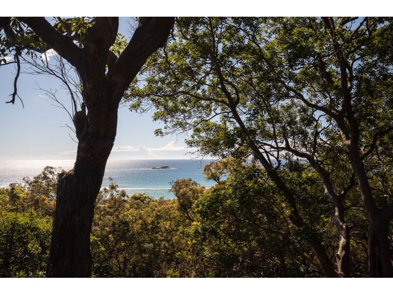 35 Tramican Street, Point Lookout QLD 4183