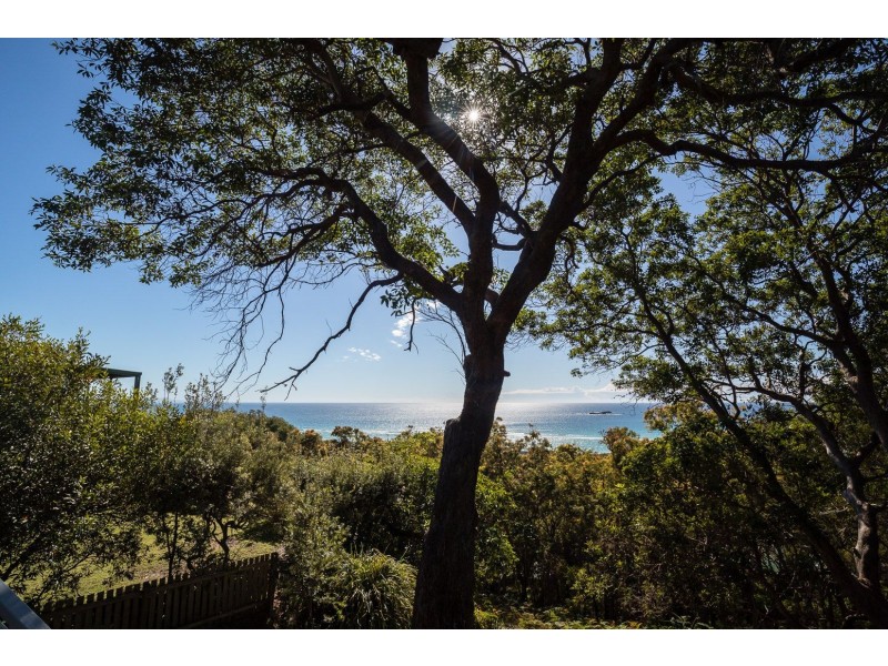 35 Tramican Street, Point Lookout QLD 4183