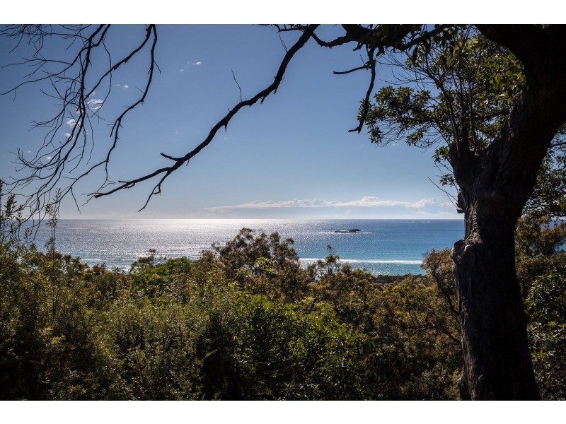 35 Tramican Street, Point Lookout QLD 4183