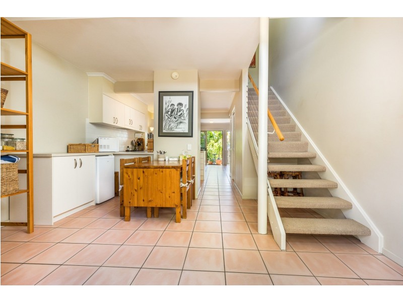 3/21-25 Cumming Parade, Point Lookout QLD 4183