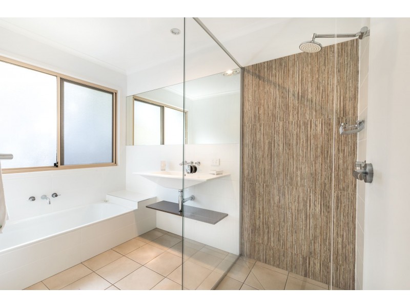 31 George Nothling Drive, Point Lookout QLD 4183