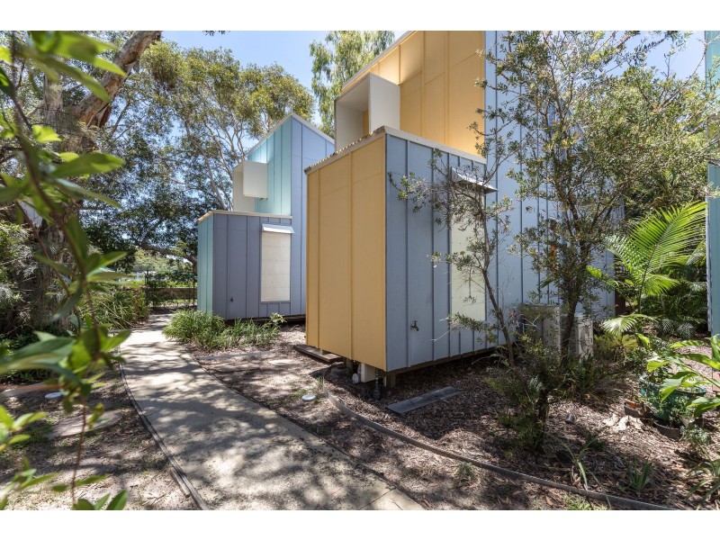 2/49 Dickson Way, Point Lookout QLD 4183