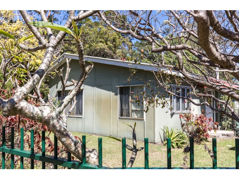 13 Ballow Street, Amity Point QLD 4183