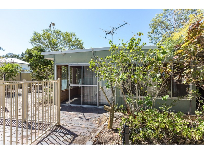 13 Ballow Street, Amity Point QLD 4183