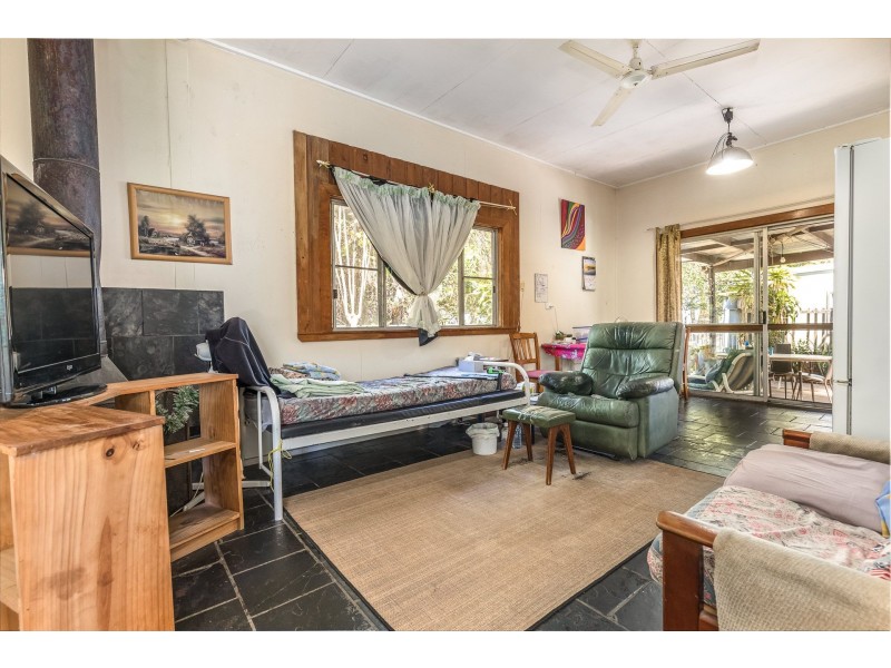 13 Ballow Street, Amity Point QLD 4183
