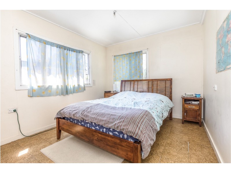 13 Ballow Street, Amity Point QLD 4183