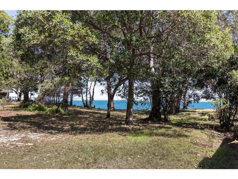 13 Ballow Street, Amity Point QLD 4183