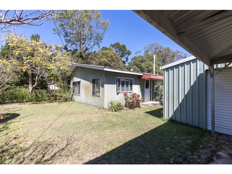 13 Ballow Street, Amity Point QLD 4183