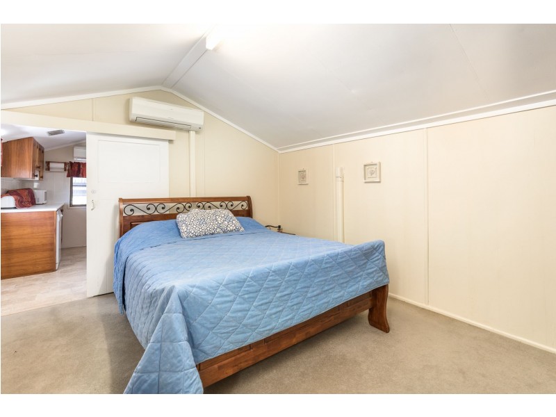 6 Birch Street, Amity Point QLD 4183
