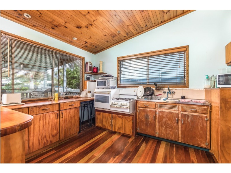 32 Birch Street, Amity Point QLD 4183