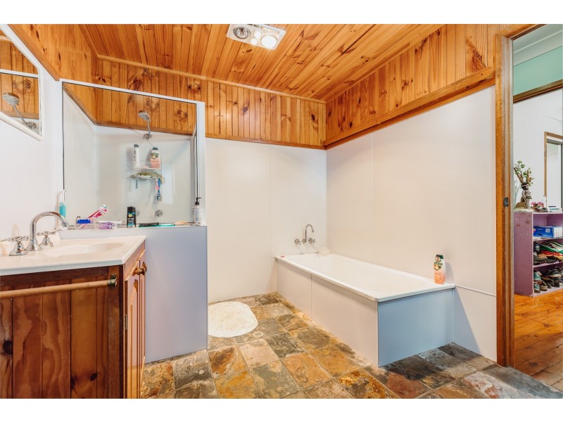 32 Birch Street, Amity Point QLD 4183