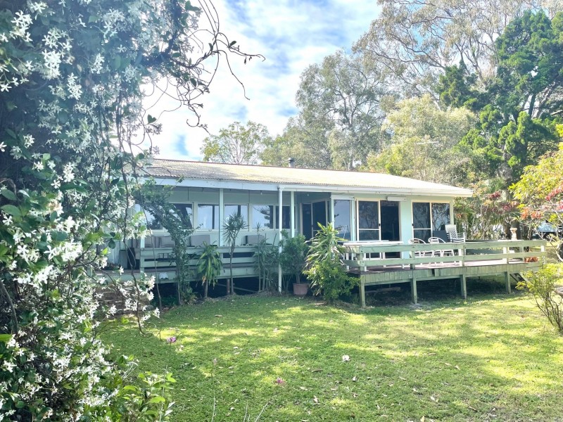 15 Ballow Street, Amity Point QLD 4183