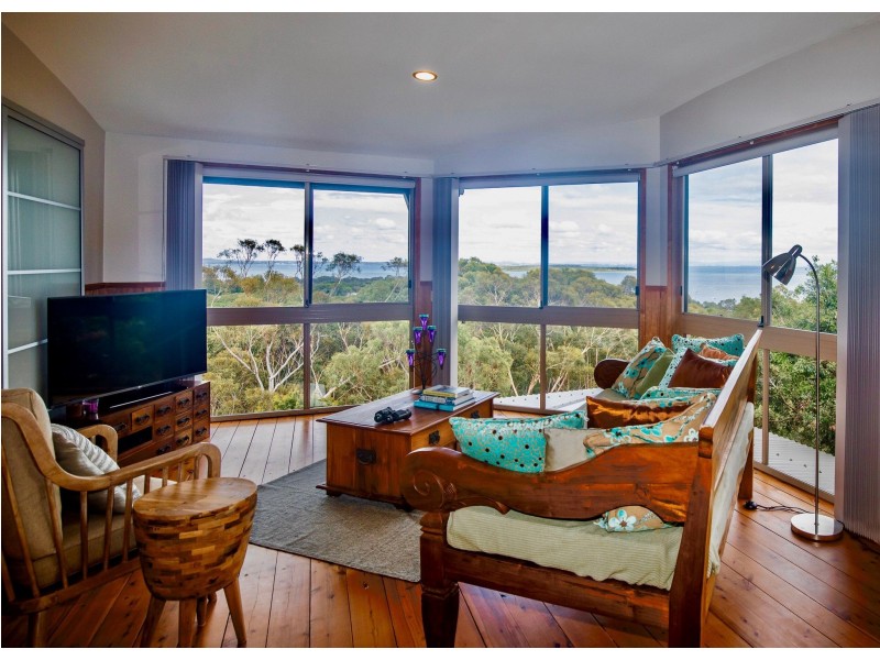 149 Rainbow Crescent, Dunwich QLD 4183