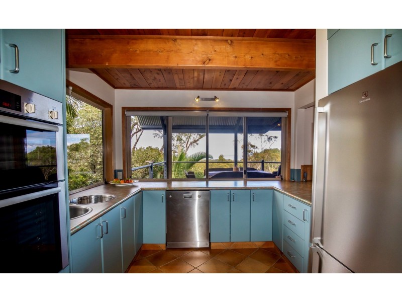 149 Rainbow Crescent, Dunwich QLD 4183