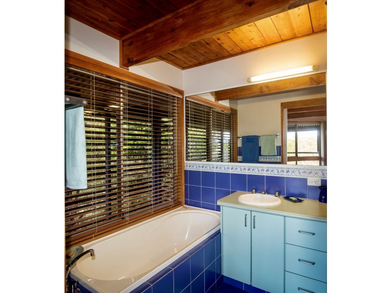 149 Rainbow Crescent, Dunwich QLD 4183