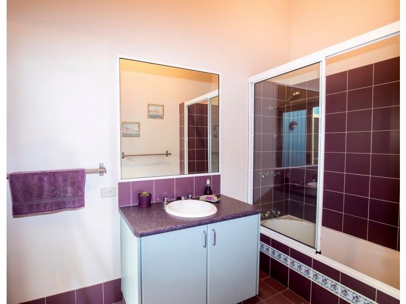 149 Rainbow Crescent, Dunwich QLD 4183